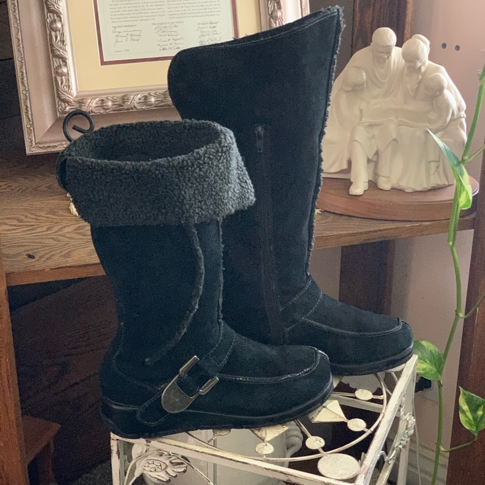 “BAKERS” Cute LEATHER Boots!